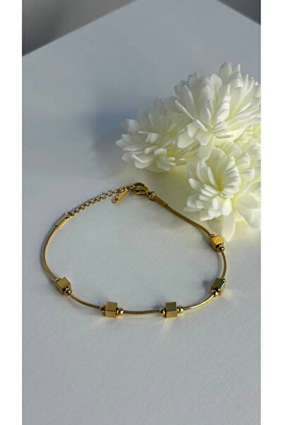 stainles steel Elegant and Beautiful Gold Flowing Bracelet