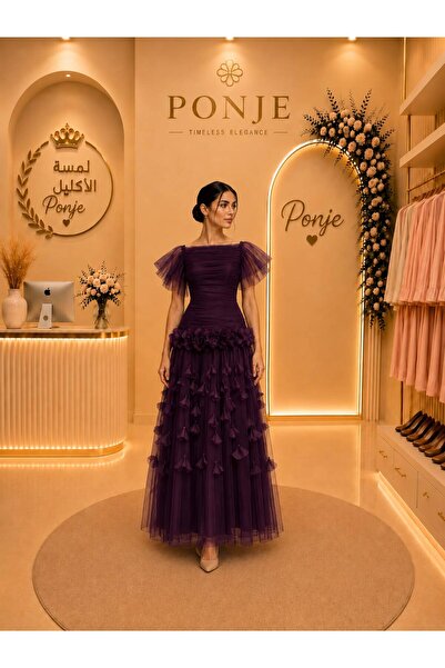 genric A Dress That Embodies the Elegance of Femininity with a Flowy Design.