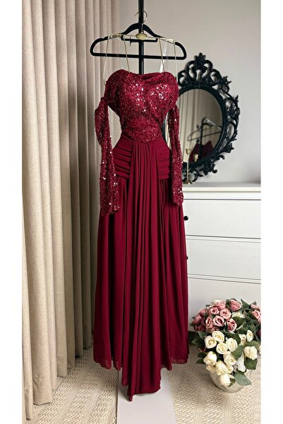 Kendallksa Luxurious Burgundy Evening Gown Featuring an Off-The-Shoulder Top