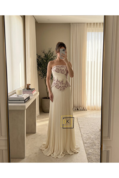 Generic Corset Evening Dress with Ripple Pattern and Soft Pleated Skirt