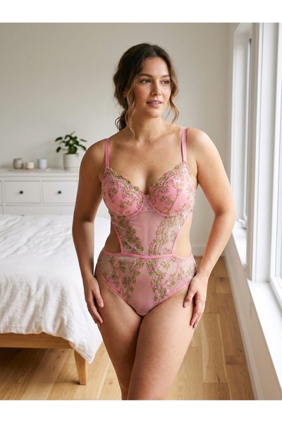 Butik Romantik ve Zarif Pembe Çiçek İşlemeli Dekolteli Bodysuit