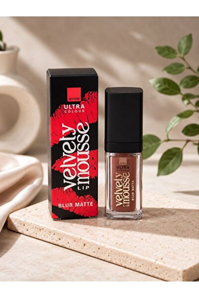 AVON Ултра Цветен Кадифен Мус за устни с матов ефект