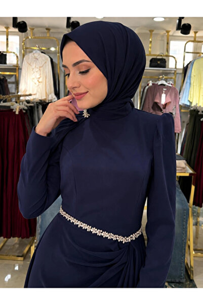 Butik Lacivert Double Kumaş Taş Detaylı Omuzdan Pelerinli Abiye Modelimiz
