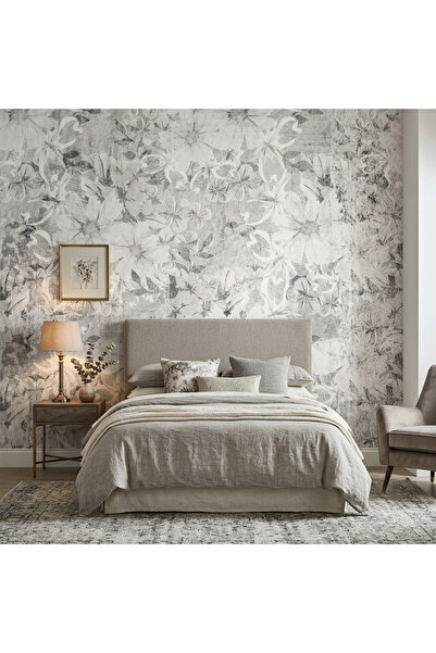 DecorDrive Gri Eskitme Zemin Üzerinde Narin Beyaz Çiçek Silüetleri Duvar Kağıdı