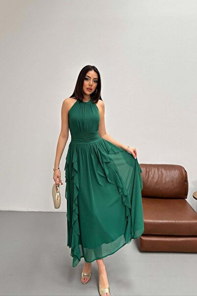 Moda Days فستان نسائي طويل من السمرد بياقة هالتر وتفاصيل كشكشة مزركشة ومبطنة