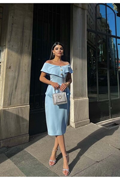 Moda Days فستان نسائي أزرق اللون بياقة كارمن وتفاصيل أزرار وتصميم بيبلوم وقصة...