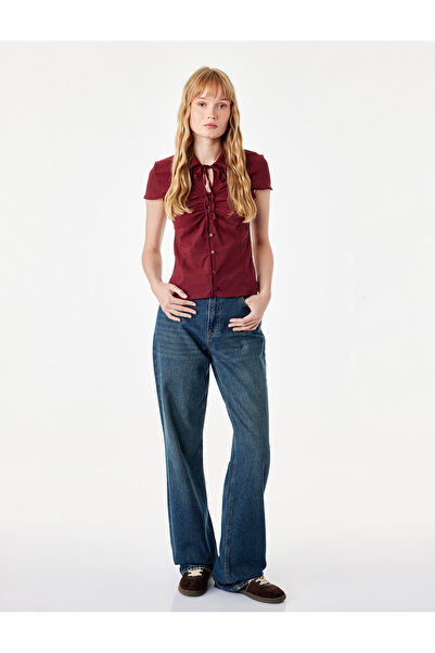Koton Slim Fit Düğmeli Büzgülü Klasik Yaka Bağcık Detaylı Kısa Kollu Bluz