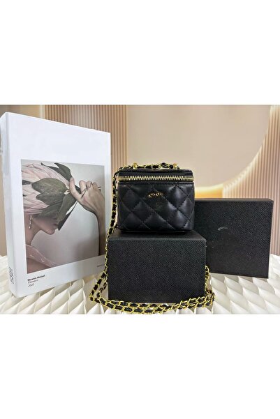 Generic Brand A luxurious and elegant shoulder bag designed for women