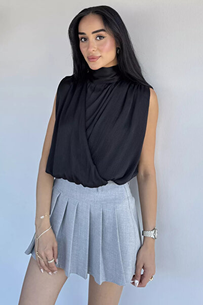 Aryena بلوزة ساتان سوداء بخصر مطاطي