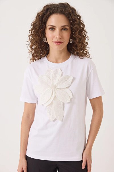Generic Brand Women's Short Sleeve Cotton T-Shirt with Floral Accessories White