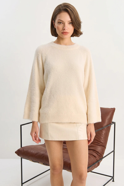 Generic Brand Women's Bearded Oversize Soft Bat Sleeve Knitwear Ecru Sweater