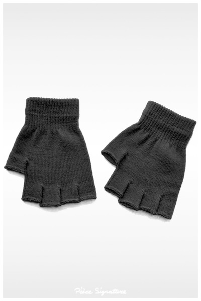 PIECE SIGNATURE High Quality Sports Gloves for Women and Men