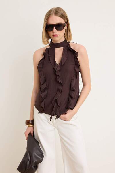 Συλλογή Trendyol Καφέ μπλούζα με λεπτομέρεια βολάν και κομψή ύφανση TWOSS26BZ...