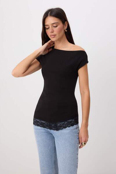Trendyol Collection Black Fitted/Bodycon Boat Neck Short Sleeve Lace Detailed...