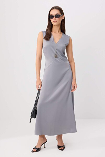 Trendyol Kollektion Silbernes, schlichtes, gewebtes Midi-Kleid TWOSS26EL00834