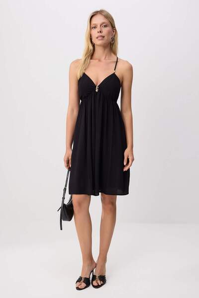 Trendyol Collection Rochie țesută cu detalii accesorii negre și rochie tip sa...