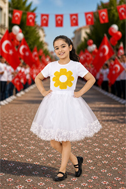 HER ŞEY NOTA www.herseynota.com Set fustă albă pentru fete cu tricou cu detal...