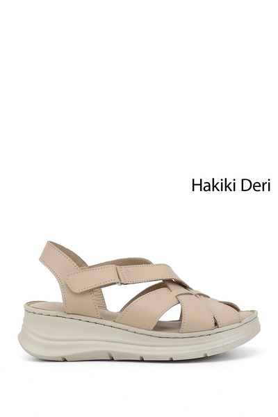 GÖNDERİ(R) Sandale de damă din piele naturală, bej, cu bandă velcro și toc pană
