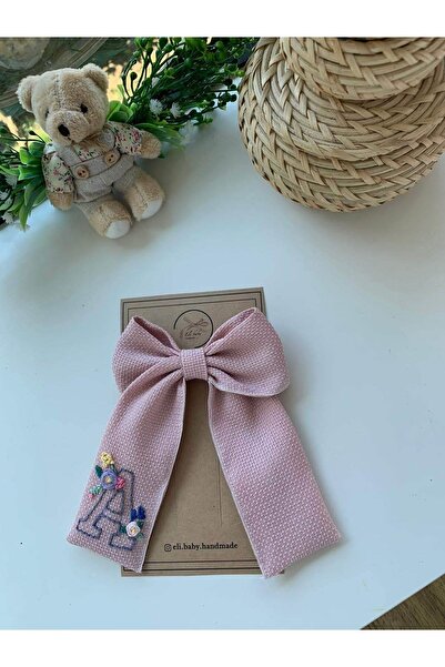 Pembe Cicekli Harf Işlemeli Fiyonk Toka