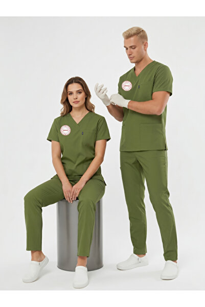 Class Üniforma În conformitate cu noua reglementare, uniformă de farmacist ve...