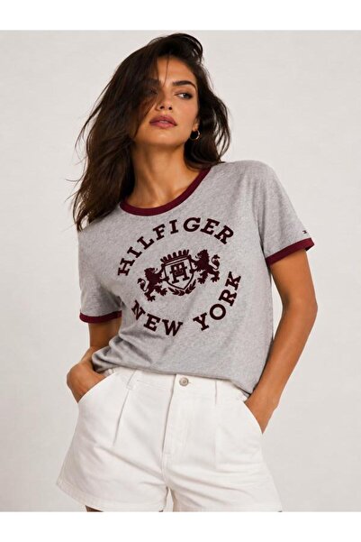 Tommy Hilfiger تي شيرت بشعار كولوتيك كوتون نيو سيزون للنساء