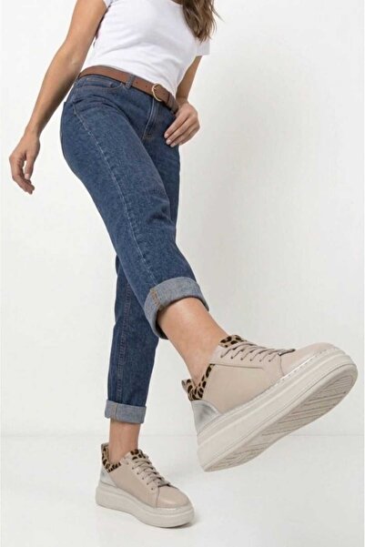 Melinta Shoes حذاء رياضي نسائي من Melinta بنمط الفهد ونعل عالٍ لتقويم العظام