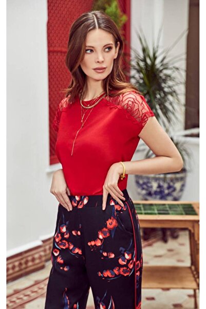 FRIST STYLE Attractive red pajamas decorated with lace and black pants with r...
