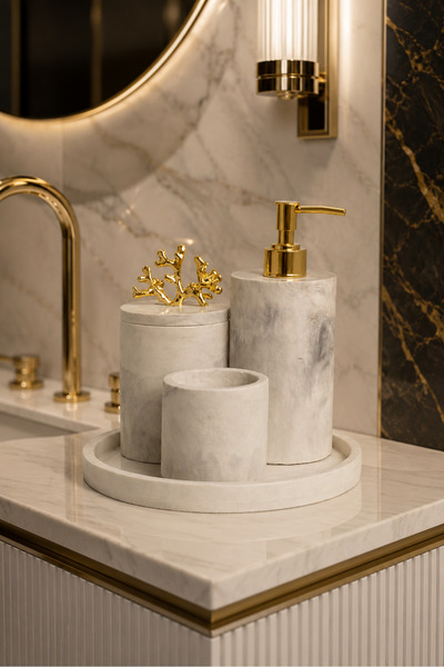 BeeCandleHome Beyaz Mermer Desenli 5'li Mumlu Banyo Seti - Gold Renk Pompa ve...