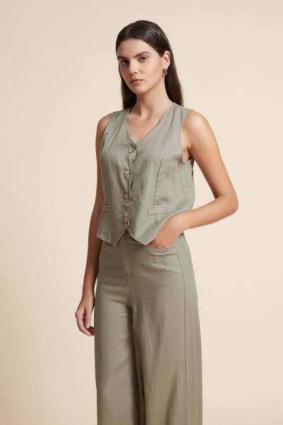 Yola Heart-Neck Sleeveless Top