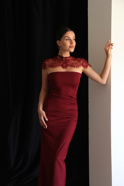 Julidress Rochie bodycon premium, lungă, cu dantelă bordeaux și detaliu tip p...