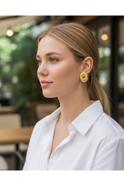 LYRA Bags & Accessories أقراط ذهبية أنيقة من الفولاذ