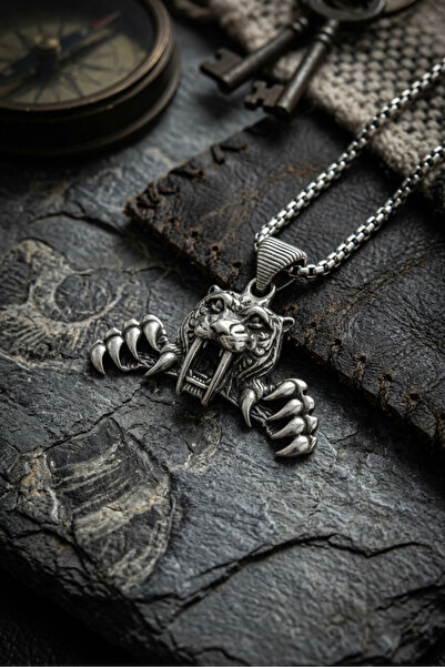 Begondio Tiger Handcrafted Stainless Steel Chain Men's Necklace