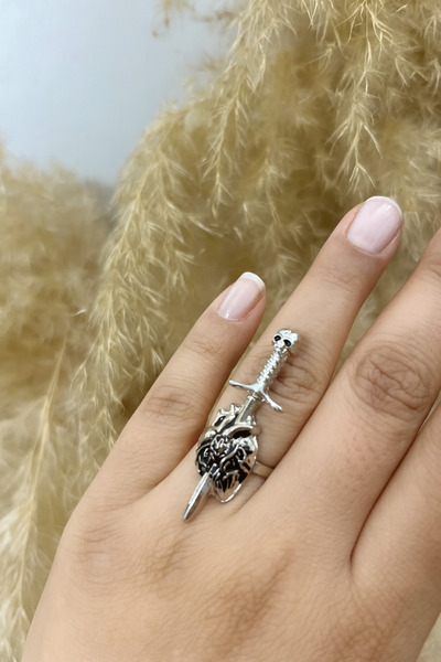 Herşey Nota Black Heart Dagger Ring – Symbol of Power, Dark Grace, and Rebel ...