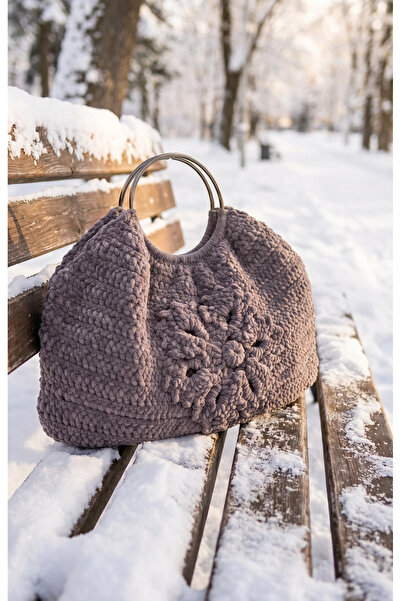 Meya design Effortless Elegance: Hand-Knitted Velvet Oversized Shoulder Bag