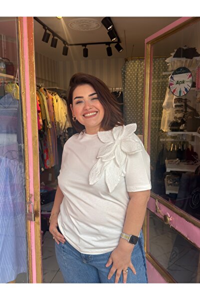 Store Büyük Beden Çiçek Detaylı Tişört 48 Bedene Kadar