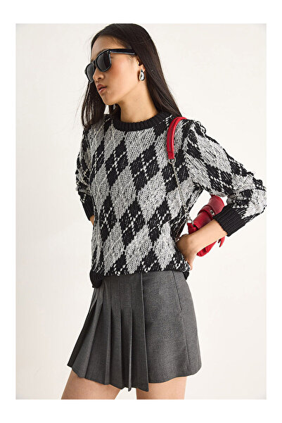 LC Waikiki Nevavm Women's Baklava Pattern Sweater with a Difference