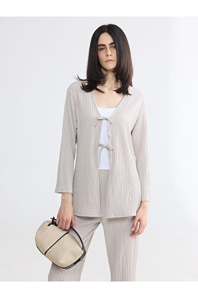 LC Waikiki سترة نسائية من NEVAVM بتصميم V-Neck وتفاصيل مزخرفة