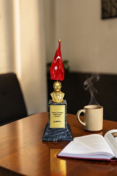 KYBELE GİFT BAYRAKLI ATATÜRK BÜSTÜ
