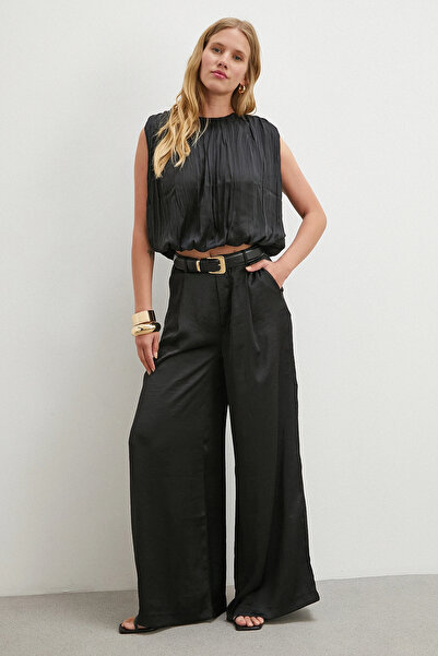Never more Pantaloni largi din satin negri