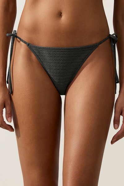 Oysho Fiyonklu jakarlı orta kesim bikini altı