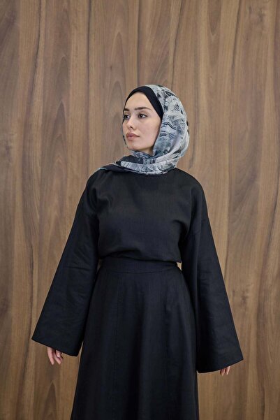 Faya Boutique طقم سويفن من الكتان الأسود ذو الملمس الفاخر