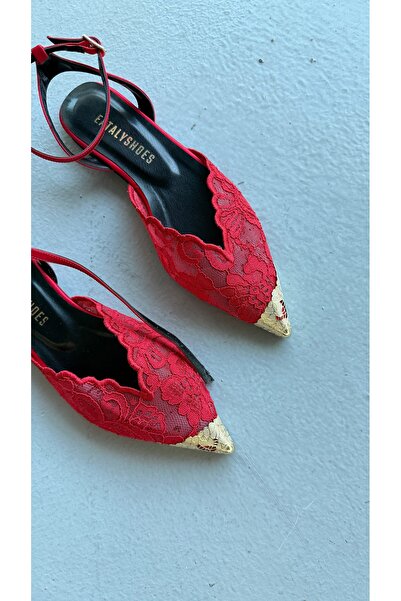 Eataly Shoes حذاء باليه بحزام للكاحل من الدانتيل الأحمر من ICON