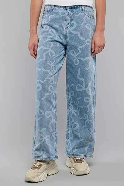 R&B Bow Print Straight Jeans with Button Closure