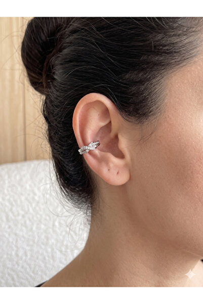 BİJU YILMAZ 26ear50 أقراط فضية VIP مرصعة بالحجارة بتفاصيل ملتوية