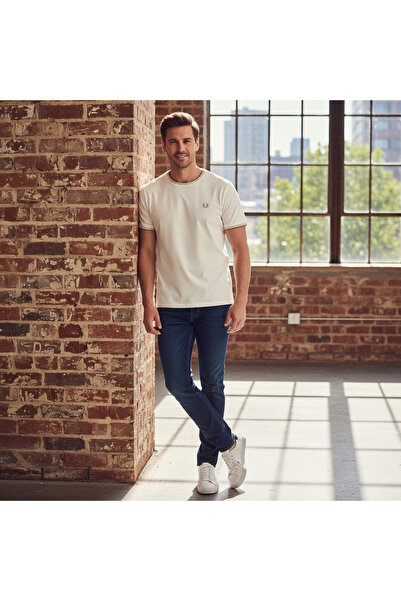 Fred Perry Men's White T-Shirt with Striped Trim - XL