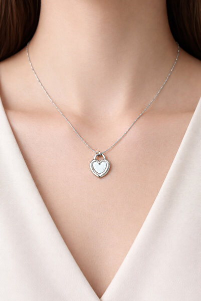 laria jewelry قلادة على شكل قلب من سلسلة دوريكا اللؤلؤية