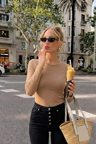 COMBİNE MİCHAİL بلوزة نسائية ضيقة باللون البني من Daily Trend