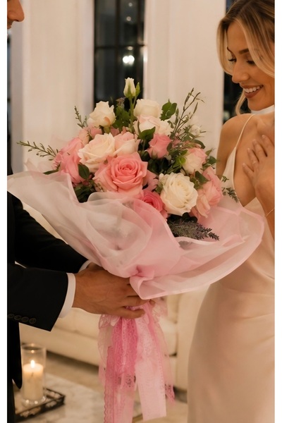 Flowersbymeral PEMBE VE BEYAZ GÜLLÜ ÖZEL GÜN BUKETİ