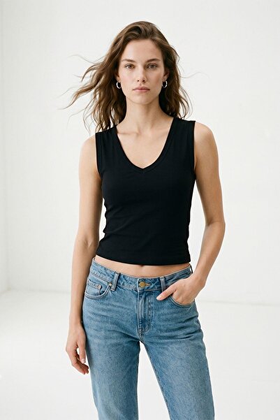 Rays Black V-Neck Sleeveless Blouse 8535A