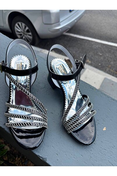 Scarpe Magiche صندل سهرة من الحجر الأسود اللامع